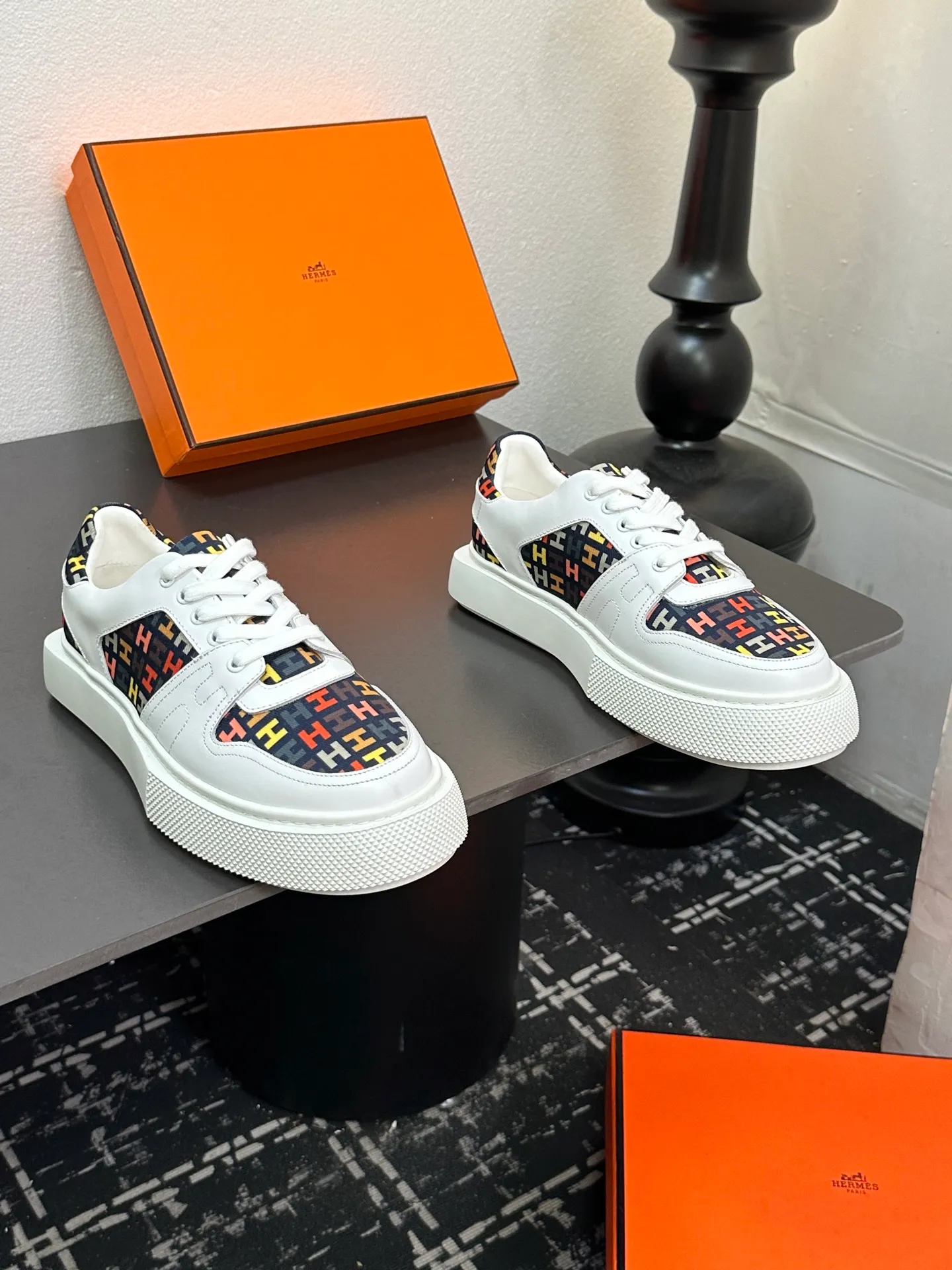 p700💰Men's shoes ❤️❤️Hermes top version# Hermès deep series couple's small white shoes casual skateboard shoes Stylish graphic design to create retro style Upper: cowhide material Lining: sheepskin lining Outsole: TPU outsole Size: 38-45